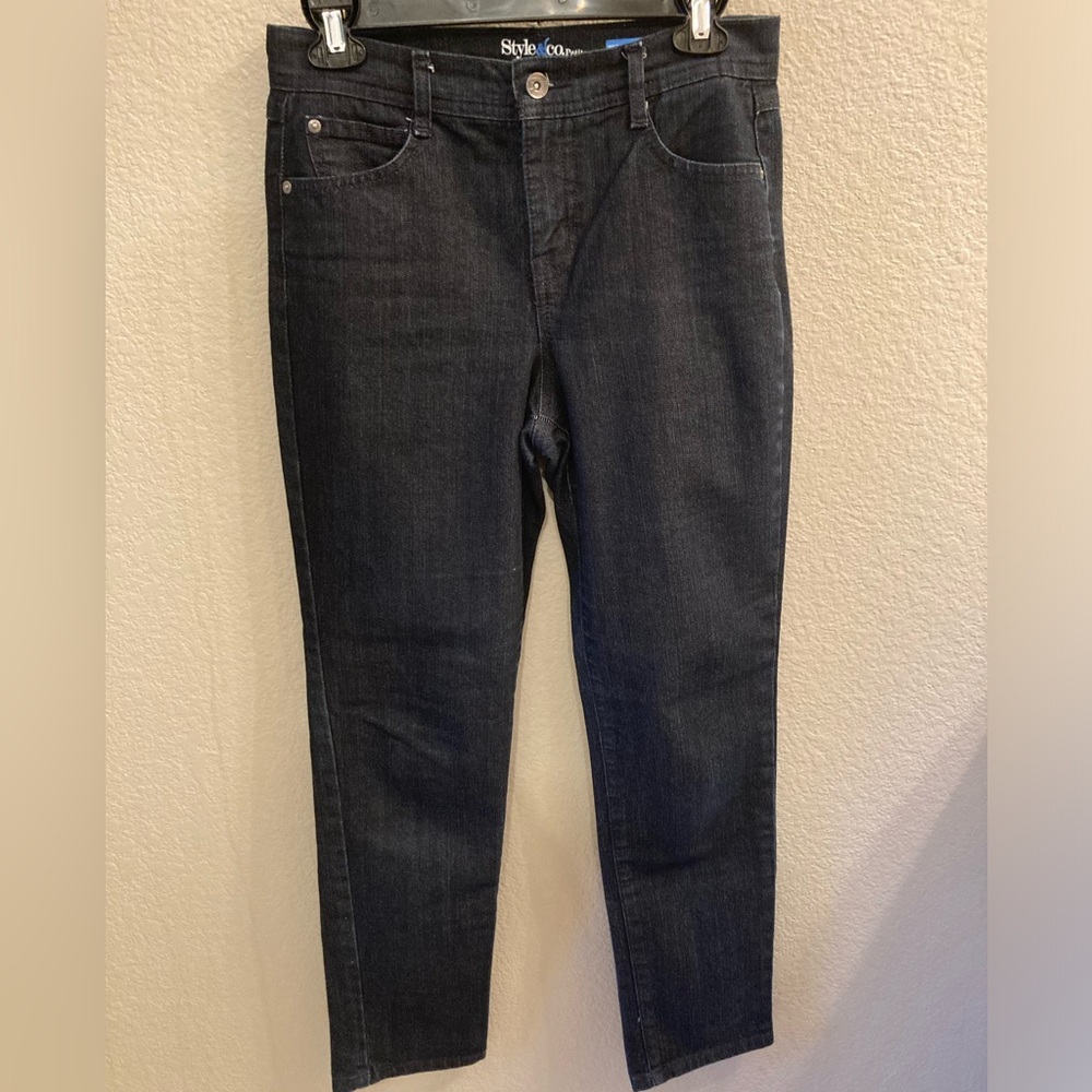 Style & Co size 6P, dark denim jeans with tummy control! So cute!